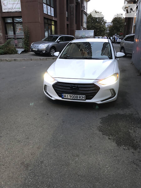 Седан Hyundai Elantra 2017 в Киеве