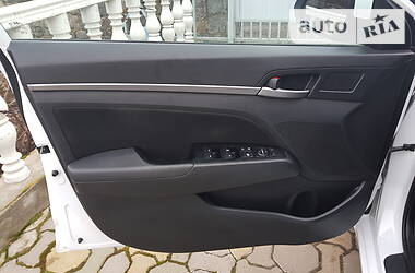 Седан Hyundai Elantra 2018 в Хмельницком