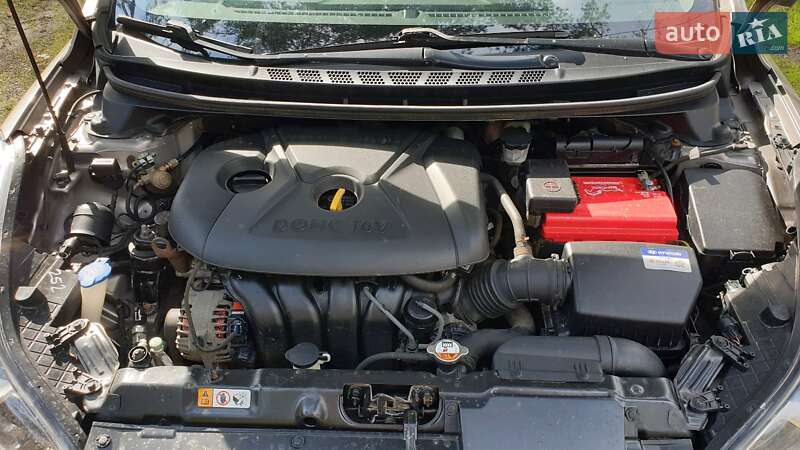 Седан Hyundai Elantra 2011 в Полтаве