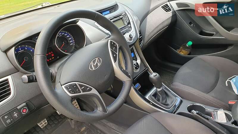 Седан Hyundai Elantra 2011 в Полтаве