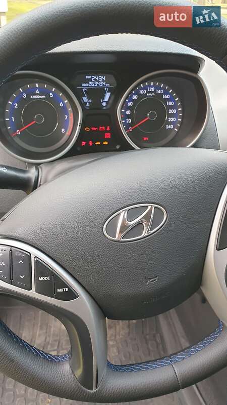 Седан Hyundai Elantra 2011 в Полтаве