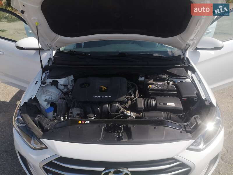 Седан Hyundai Elantra 2018 в Киеве