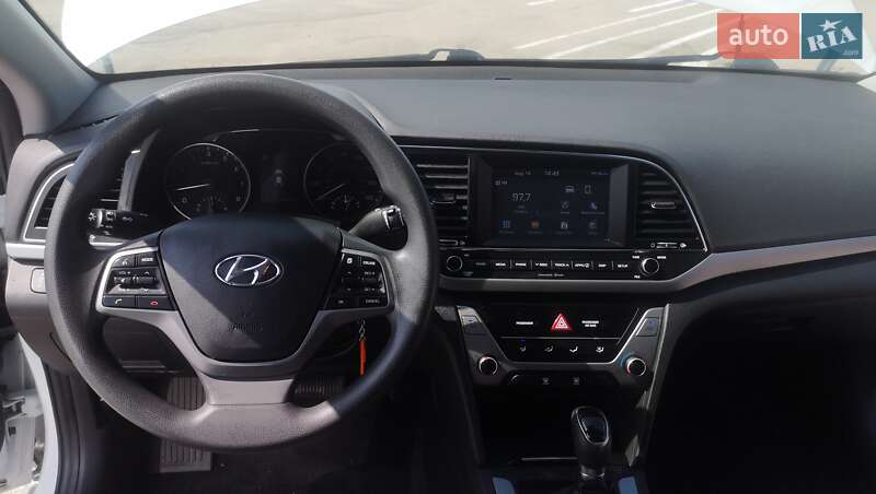 Седан Hyundai Elantra 2018 в Киеве