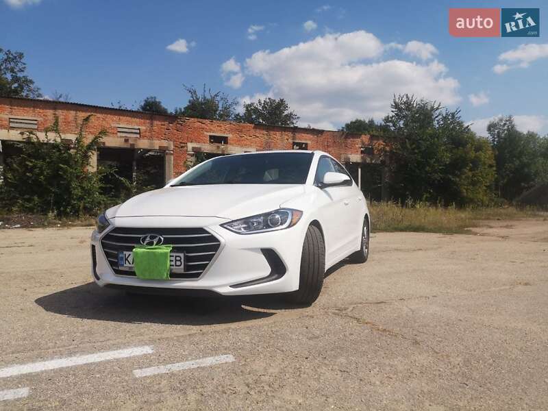 Седан Hyundai Elantra 2018 в Киеве
