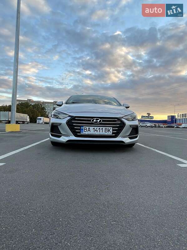Седан Hyundai Elantra 2017 в Кропивницком
