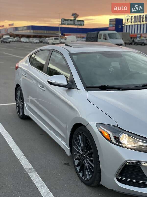 Седан Hyundai Elantra 2017 в Кропивницком