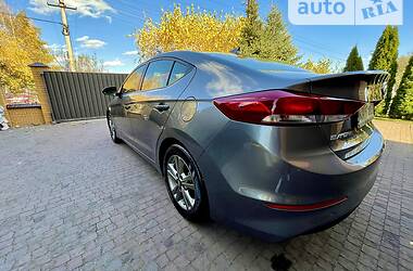 Седан Hyundai Elantra 2018 в Києві