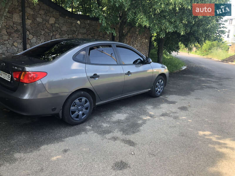Седан Hyundai Elantra 2008 в Киеве