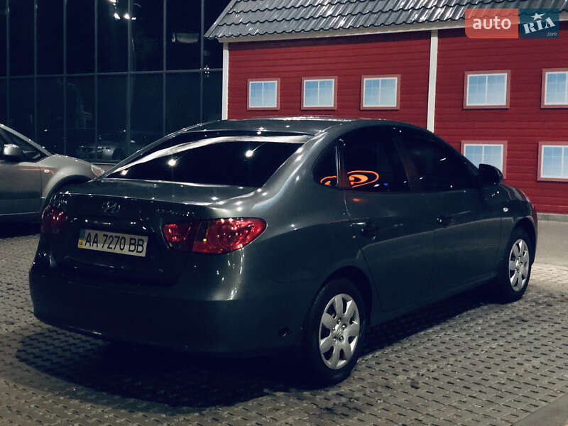 Седан Hyundai Elantra 2008 в Киеве