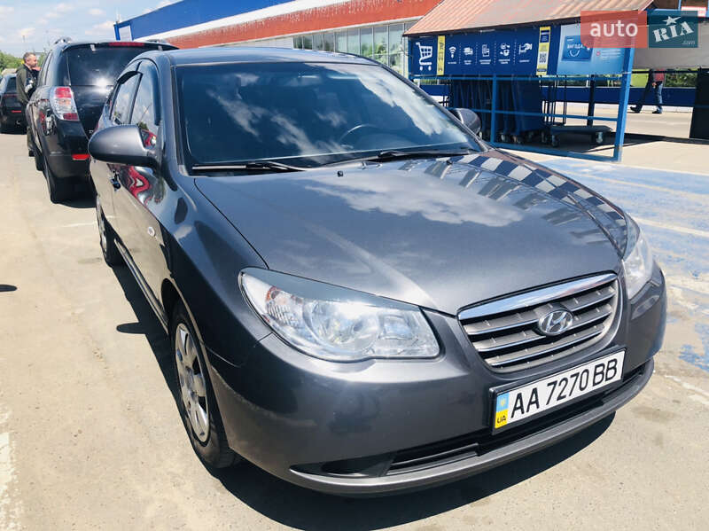 Седан Hyundai Elantra 2008 в Киеве