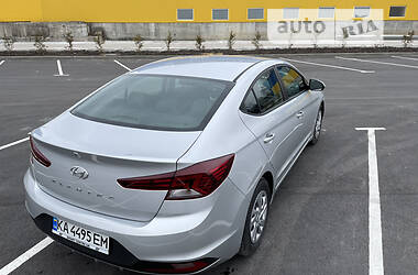 Седан Hyundai Elantra 2018 в Киеве