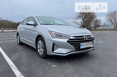 Седан Hyundai Elantra 2018 в Киеве