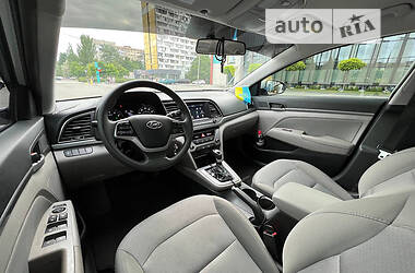 Седан Hyundai Elantra 2016 в Днепре