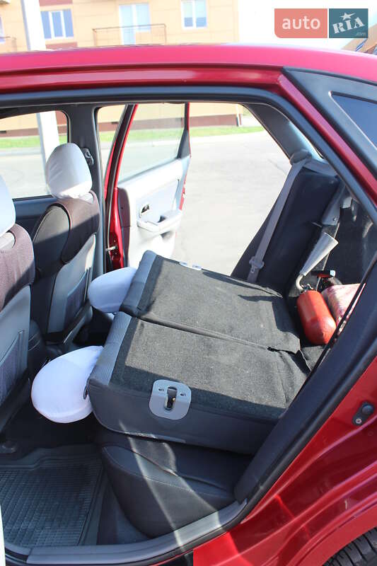 Хэтчбек Hyundai Elantra 2006 в Кривом Роге