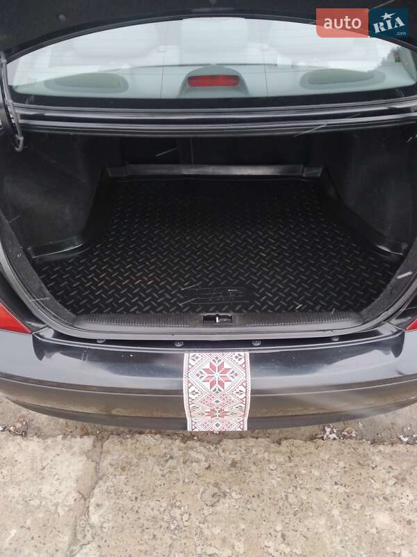 Седан Hyundai Elantra 2010 в Вараше