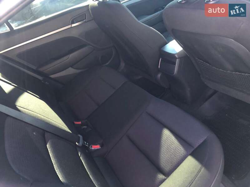 Седан Hyundai Elantra 2016 в Киеве фото 13 Седан Hyundai Elantra 2016 в Киеве