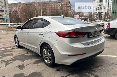 Седан Hyundai Elantra 2016 в Днепре