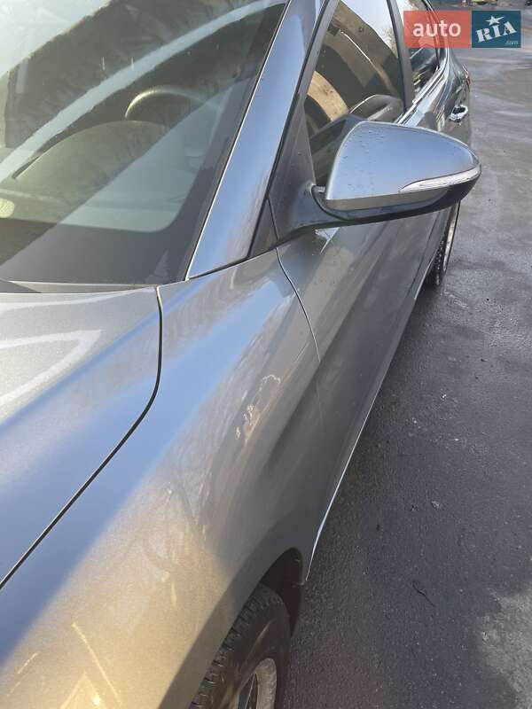 Седан Hyundai Elantra 2018 в Киеве