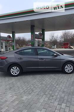 Седан Hyundai Elantra 2017 в 