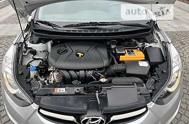 Седан Hyundai Elantra 2012 в 