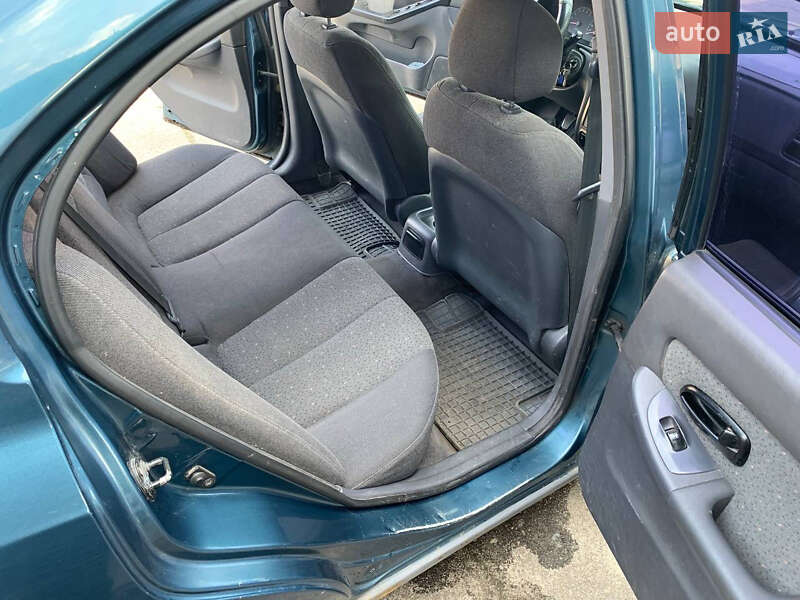 Седан Hyundai Elantra 2002 в Днепре