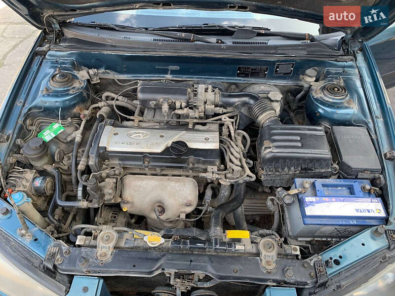 Седан Hyundai Elantra 2002 в Днепре