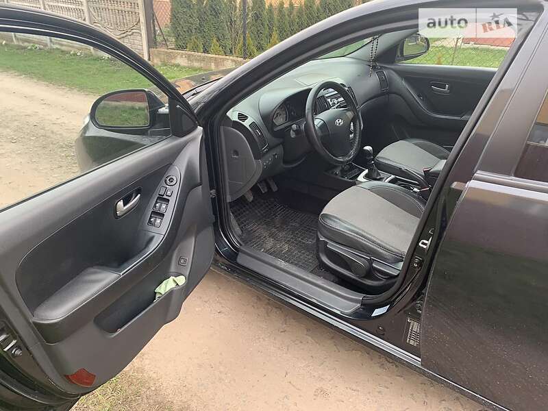 Седан Hyundai Elantra 2008 в Львове
