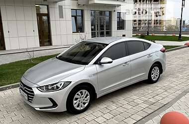 Седан Hyundai Elantra 2018 в 