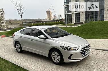 Седан Hyundai Elantra 2018 в 