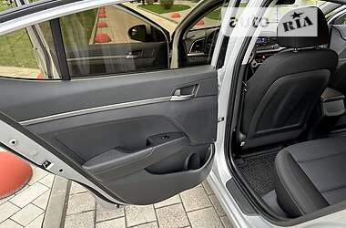 Седан Hyundai Elantra 2018 в 