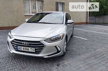 Седан Hyundai Elantra 2016 в Днепре