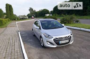 Седан Hyundai Elantra 2013 в Остроге