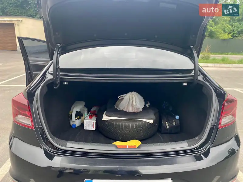 Hyundai Elantra 2019 VIN 5NPD74LF6KH429847 фото оголошення 12 з 63
