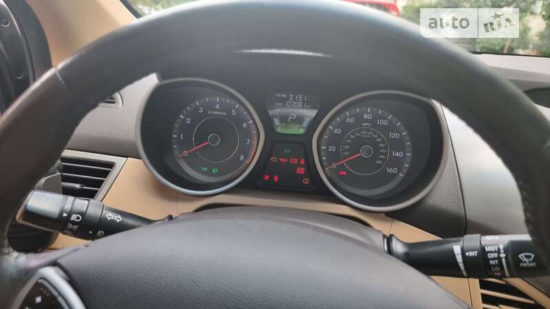 Седан Hyundai Elantra 2012 в Киеве