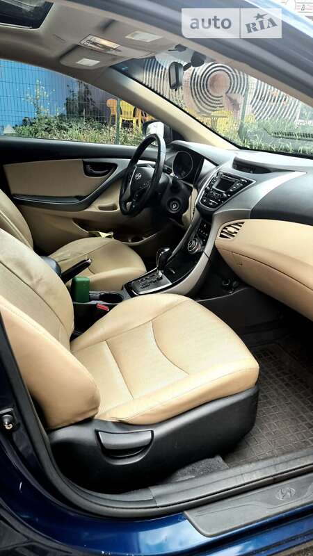 Седан Hyundai Elantra 2012 в Киеве