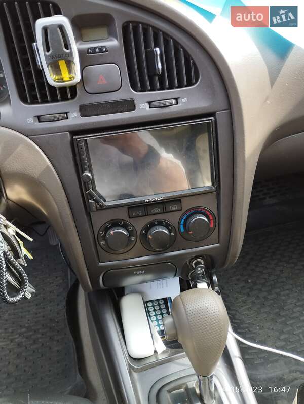 Седан Hyundai Elantra 2003 в Чугуеве