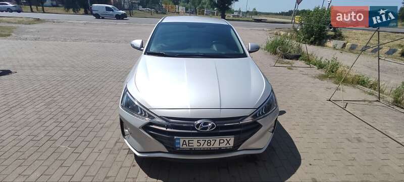 Седан Hyundai Elantra 2019 в Павлограді