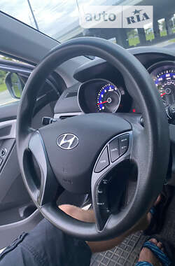 Седан Hyundai Elantra 2015 в 