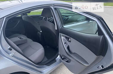 Седан Hyundai Elantra 2015 в 
