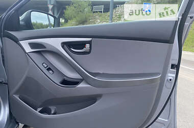 Седан Hyundai Elantra 2015 в 