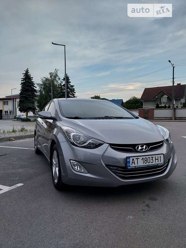 Седан Hyundai Elantra 2012 в Ивано-Франковске