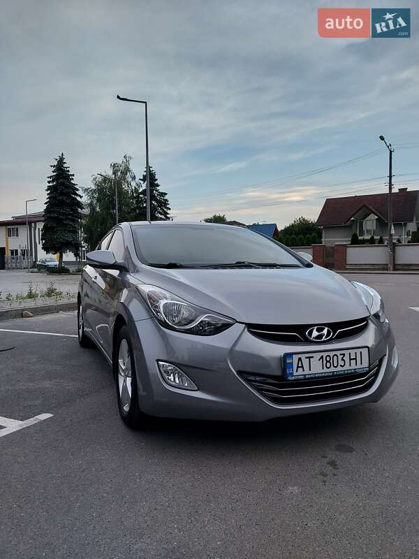Hyundai Elantra 2012