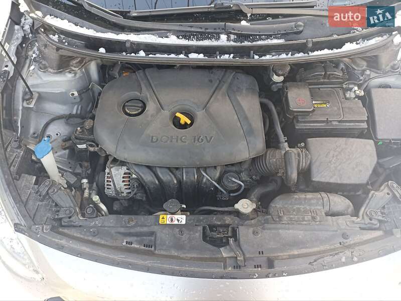 Седан Hyundai Elantra 2013 в Ивано-Франковске