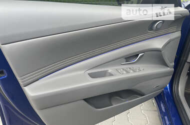 Седан Hyundai Elantra 2021 в 