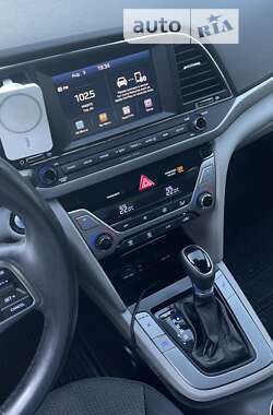 Седан Hyundai Elantra 2016 в 
