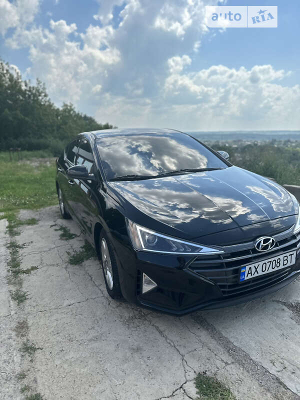 Седан Hyundai Elantra 2018 в Богодухове