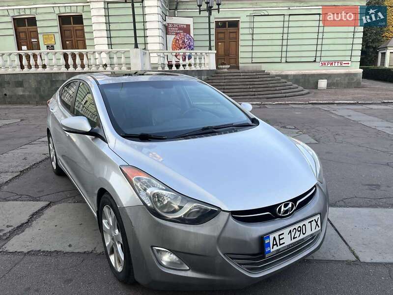 Седан Hyundai Elantra 2012 в Каменском