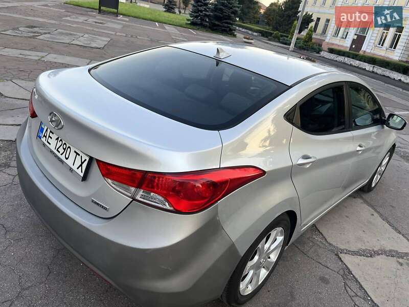 Седан Hyundai Elantra 2012 в Каменском