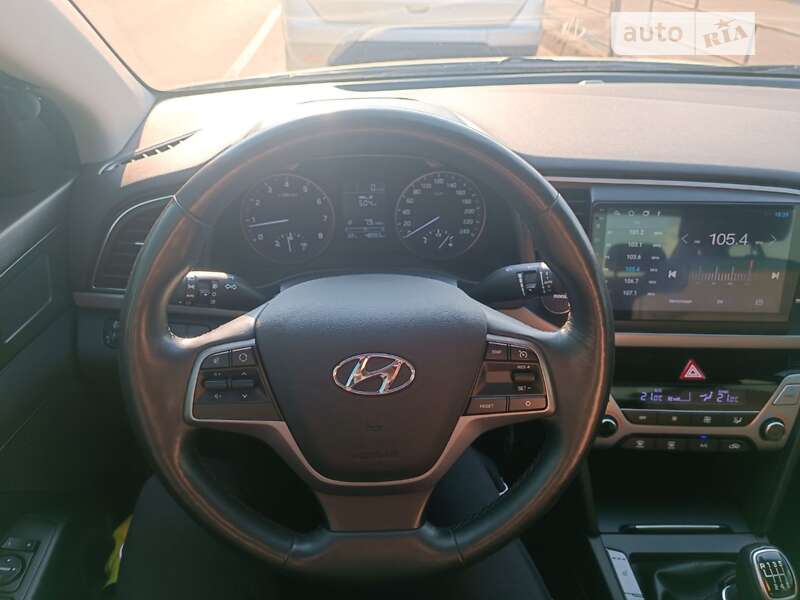 Седан Hyundai Elantra 2018 в Хмельницком