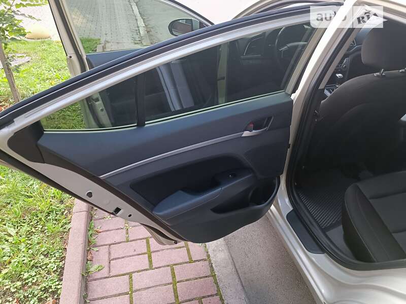 Седан Hyundai Elantra 2018 в Хмельницком